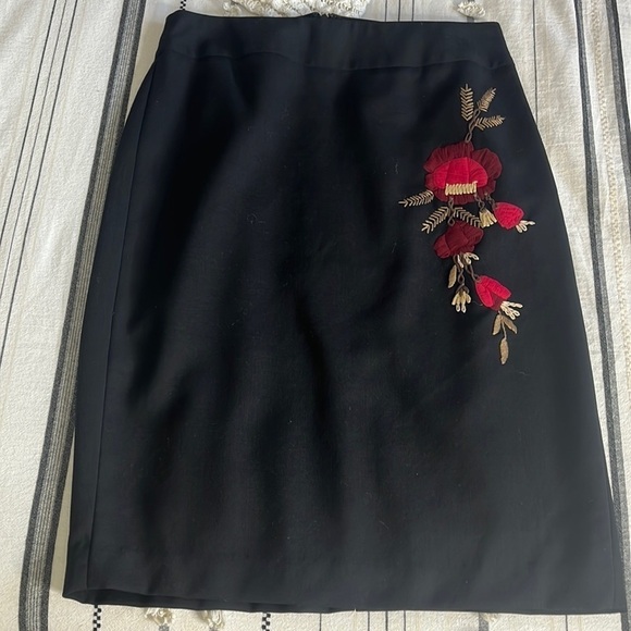 Ann taylor loft • wool rose embroidered pencil skirt vintage - Picture 1 of 12